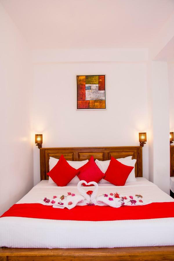 Hotel White Camelot Kandy Exterior foto